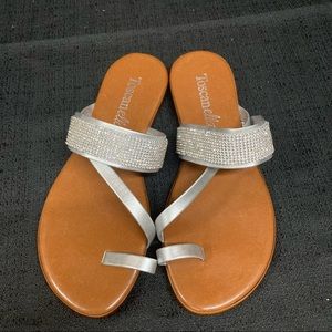 LIKE NEW Toscanella sandals flip flops slippers rinestone diamond strap size 7.5